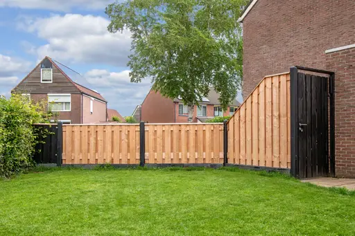 Verloop tuinscherm agadir red class wood de vier keien.webp