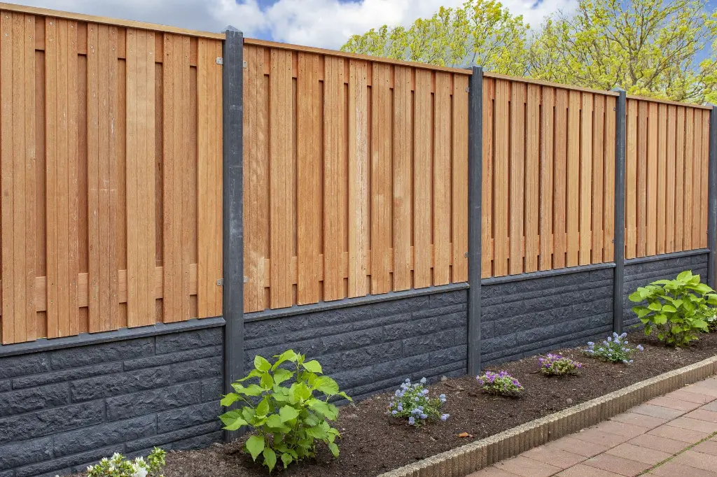 dronten tuinscherm de vier keien in de tuin.webp