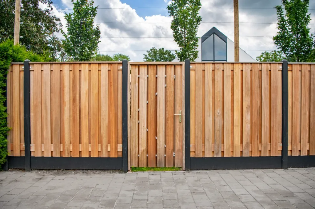 Tuinscherm dronten de vier keien schutting.webp