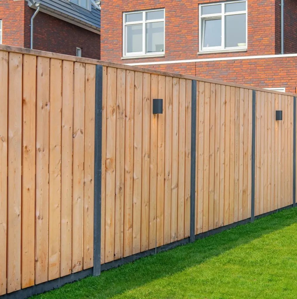 antraciet vecht de vier keien schutting.webp