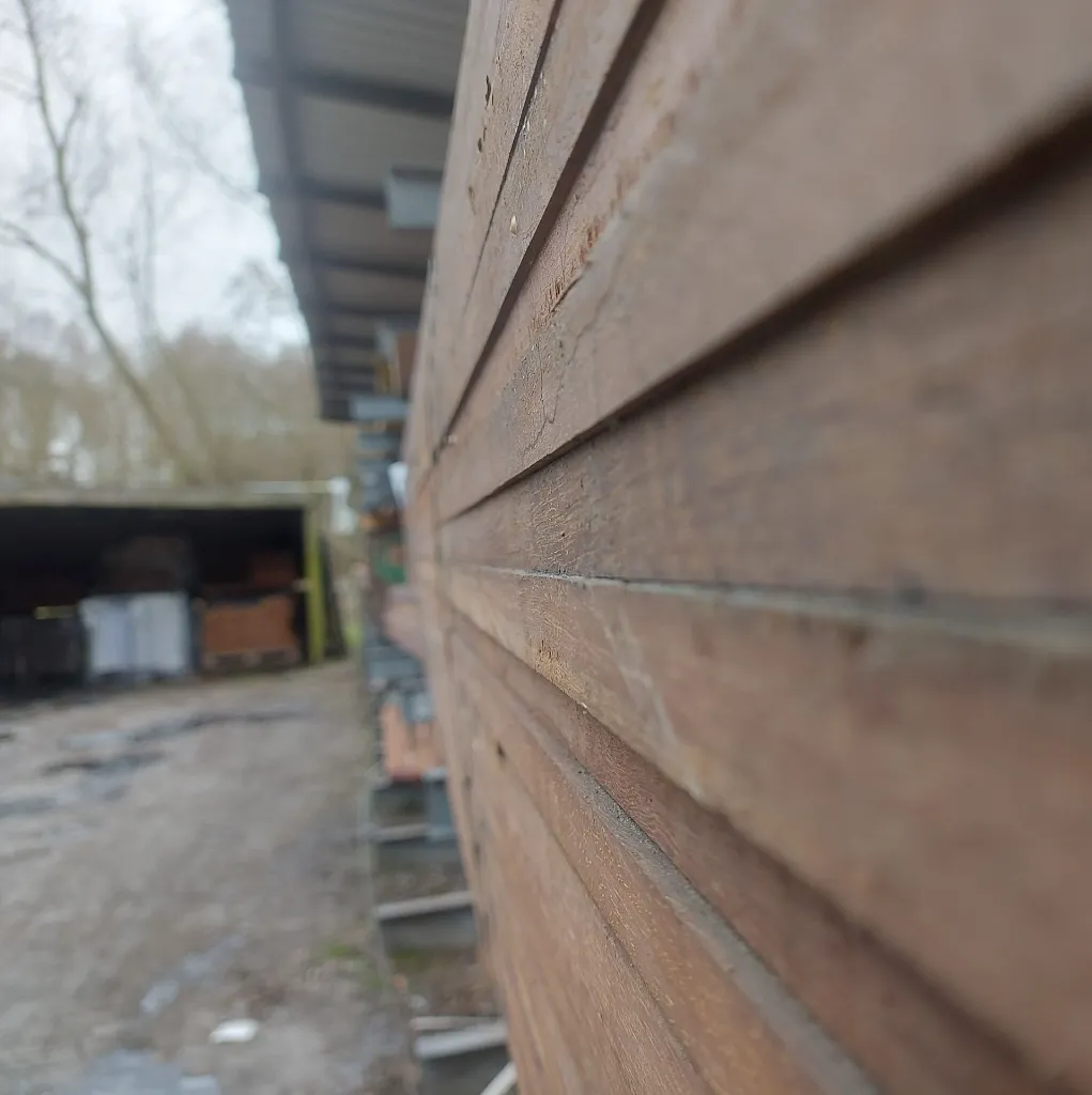 Hardhout closeup de vier keien.webp