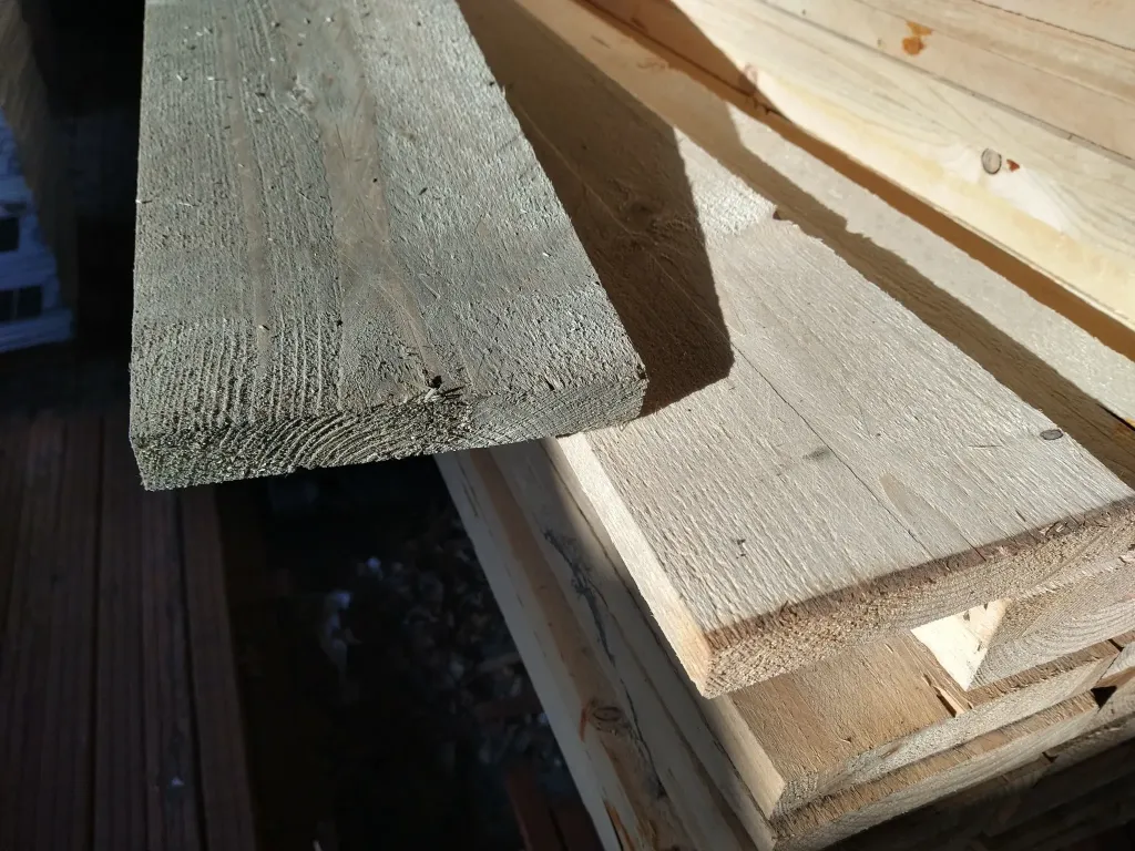Vuren Steigerplank 2,9x19,0 cm - 500 cm de vier keien.webp