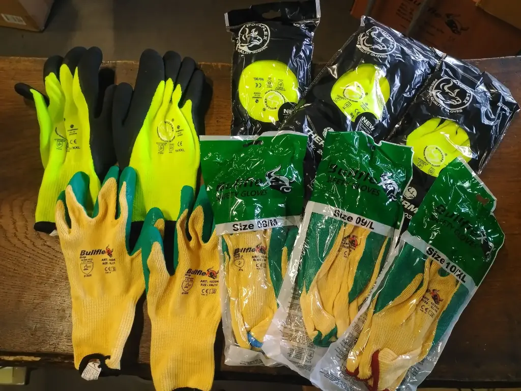 Handschoenen overzicht standaard en thermo.webp