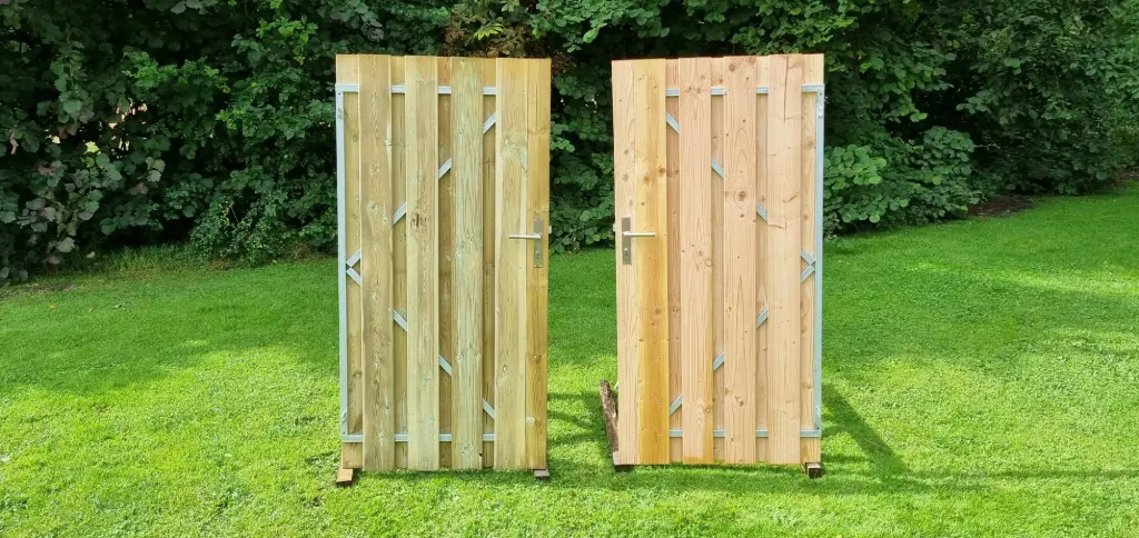Tuindeur Zwarte planken