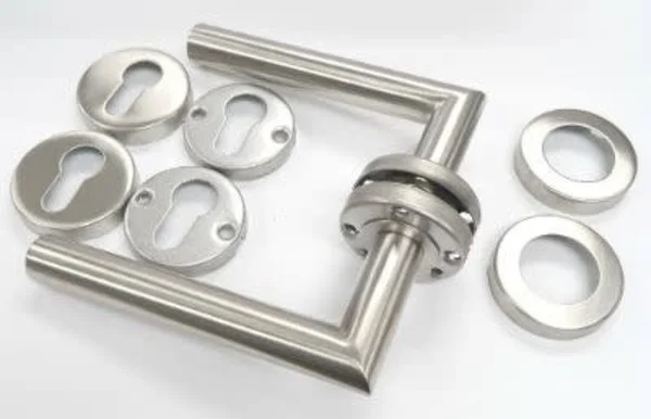 Deurkrukken met ronde rozetten (recht) - stift 120mm