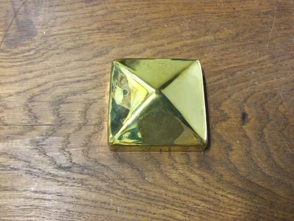 Messing piramide paalkap (7x7)