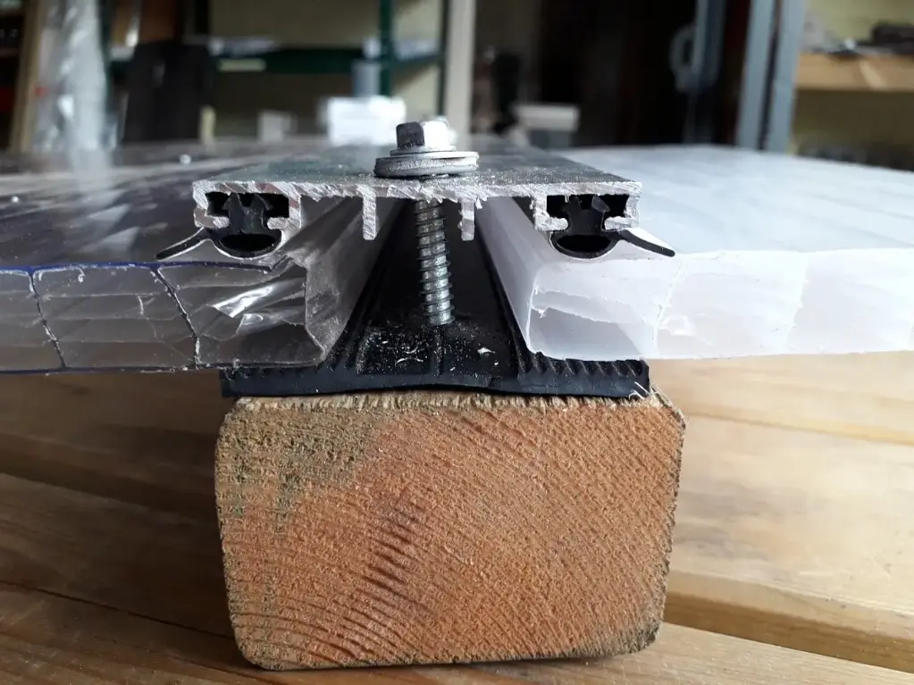 Polycarbonaat Tussenprofiel incl. rubber en schroeven