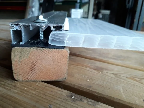 Polycarbonaat zijprofiel incl. rubber en schroeven