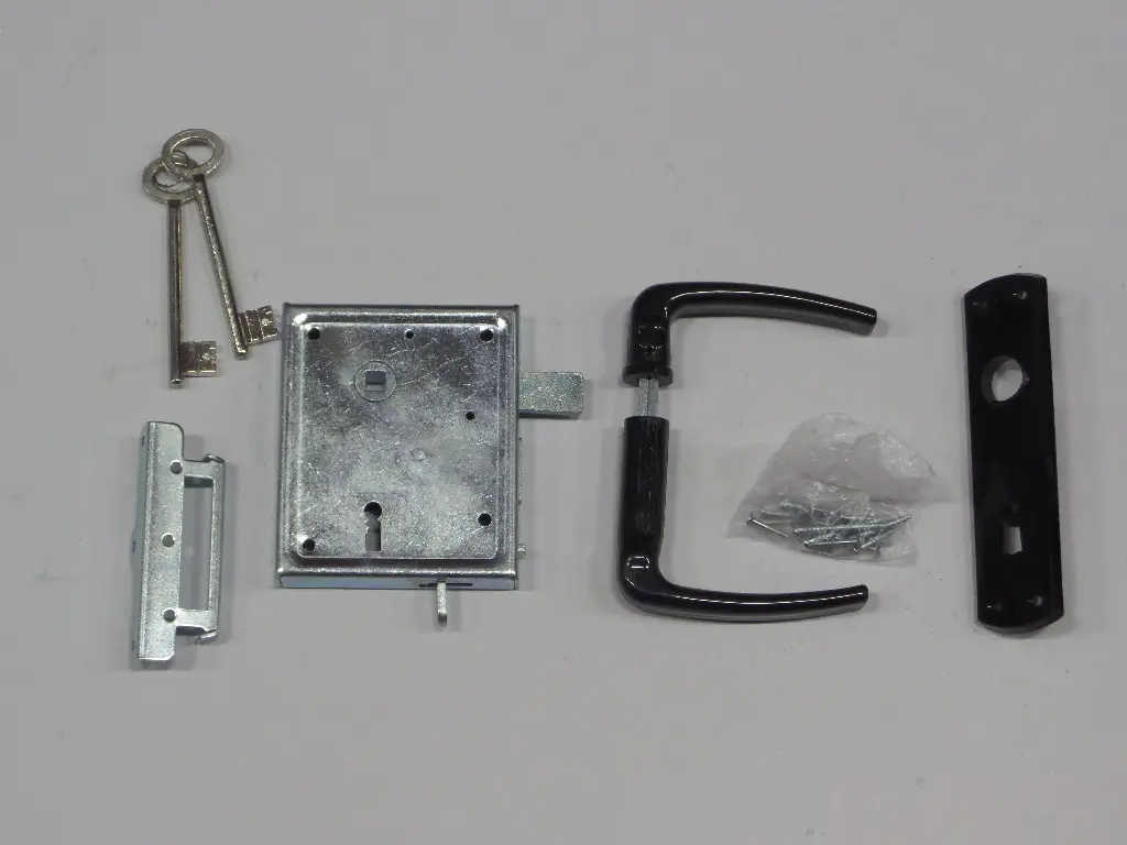 Kelderbandslot met zwarte klink