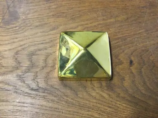 Messing piramide paalkap