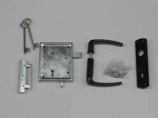 Kelderbandslot met zwarte klink