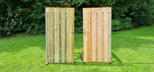 Tuindeur Zwarte planken